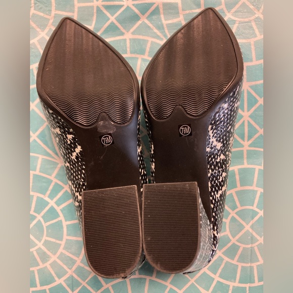 💛TODAY***$23***Chinese Laundry “Rade” faux black and white snakeskin heels. - Picture 5 of 5
